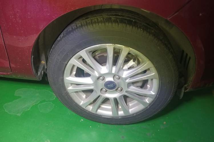 Used Ford Fiesta 2013 Hatchback 1.5L Automatic Fashion Edition Right Front Wheel Hub