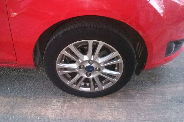 Used Ford Fiesta 2013 Hatchback 1.5L Automatic Fashion Edition Right Front Wheel Hub