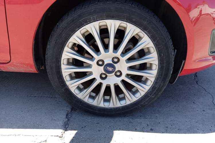 Used Ford Fiesta 2013 Hatchback 1.5L Automatic Sport Model Right Front Wheel Hub