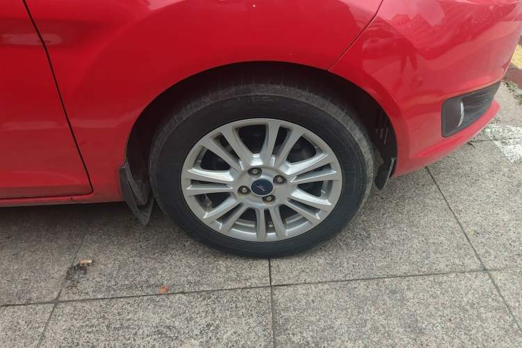 Used Ford Fiesta 2013 Hatchback 1.5L Automatic Fashion Edition Right Front Wheel Hub