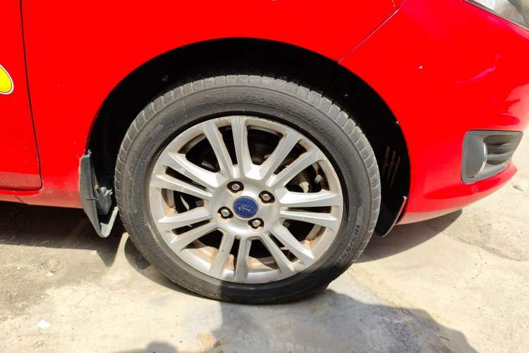 Used Ford Fiesta 2013 Hatchback 1.5L Automatic Fashion Edition Right Front Wheel Hub