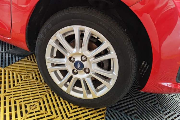 Used Ford Fiesta 2013 Hatchback 1.5L Automatic Fashion Edition Right Front Wheel Hub