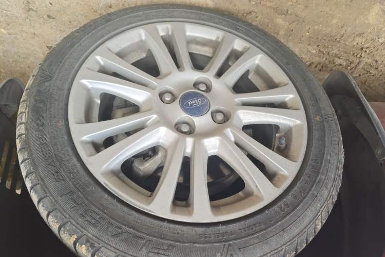 Used Ford Fiesta 2013 Hatchback 1.5L Automatic Fashion Edition Right Front Wheel Hub