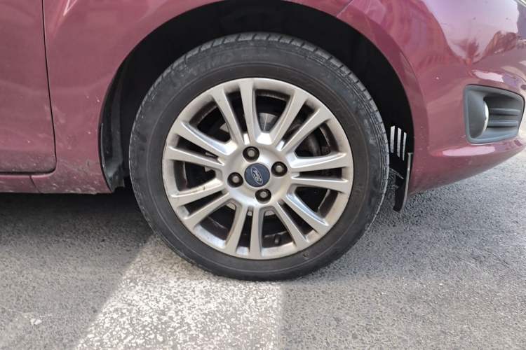 Used Ford Fiesta 2013 Hatchback 1.5L Automatic Fashion Edition Right Front Wheel Hub