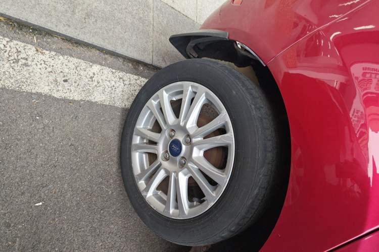 Used Ford Fiesta 2013 Hatchback 1.5L Automatic Fashion Edition Right Rear Wheel Hub