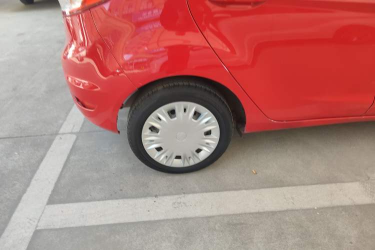 Used Ford Fiesta 2013 Hatchback 1.5L Manual Fashion Edition Right Rear Wheel Hub