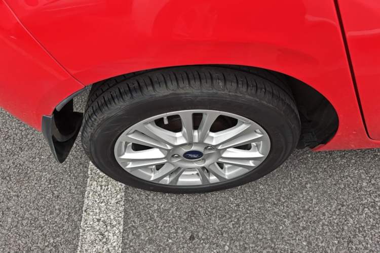 Used Ford Fiesta 2013 Hatchback 1.5L Automatic Fashion Edition Right Rear Wheel Hub