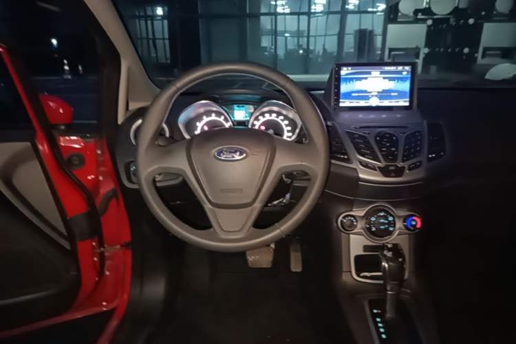 Used Ford Fiesta 2013 Hatchback 1.5L Automatic Fashion Edition Steering Wheel