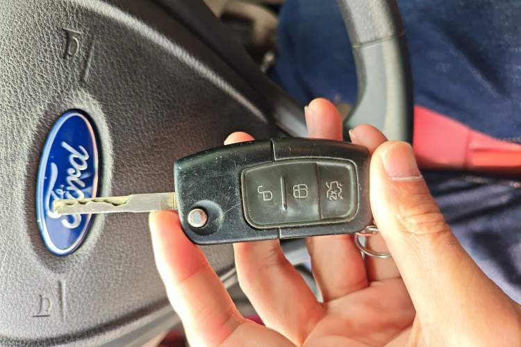 Used Ford Fiesta 2013 Sedan 1.5L Manual Fashion Edition Vehicle Key