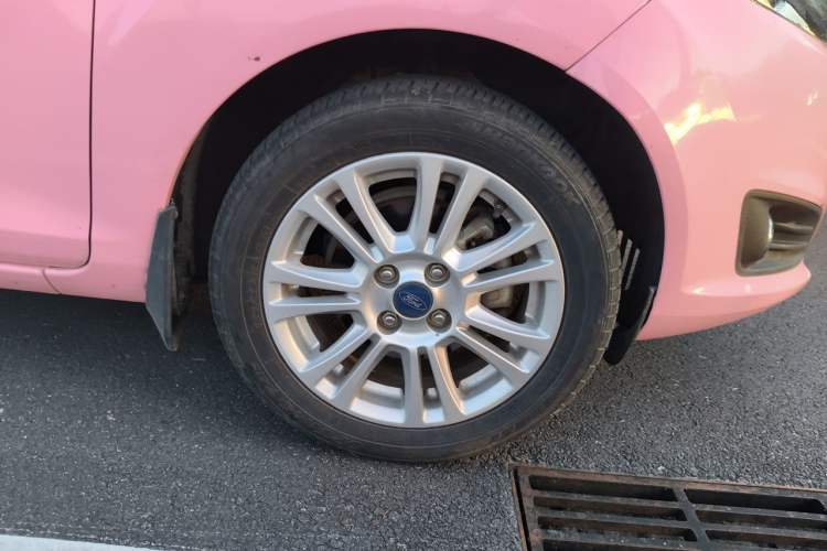 Used Ford Fiesta 2013 Hatchback 1.5L Automatic Fashion Edition Right Front Wheel Hub