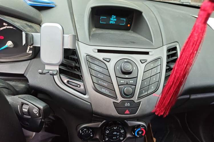 Used Ford Fiesta 2013 Sedan 1.5L Manual Fashion Edition Audio And AC Panel
