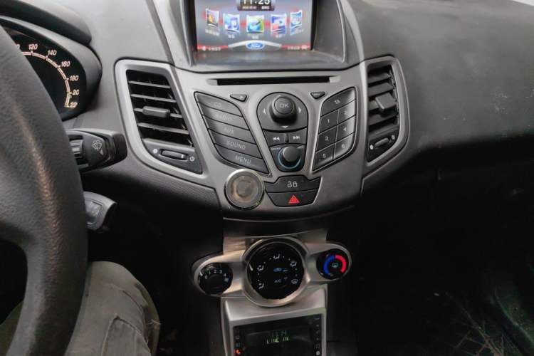 Used Ford Fiesta 2013 Sedan 1.5L Manual Fashion Edition Audio And AC Panel