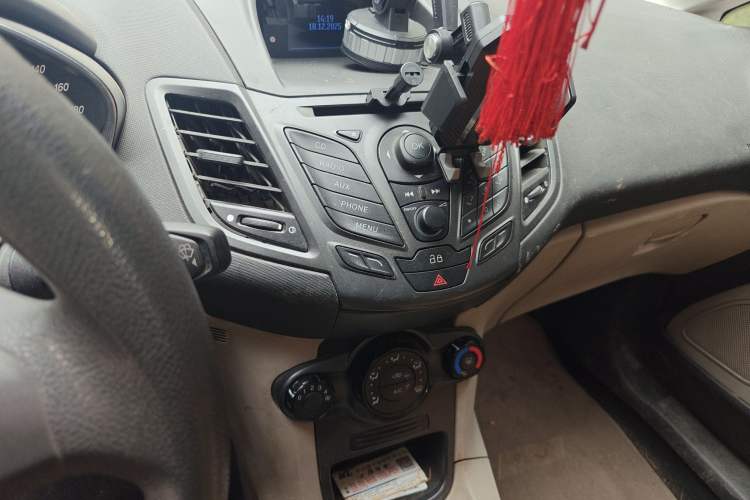 Used Ford Fiesta 2013 Sedan 1.5L Manual Fashion Edition Audio And AC Panel