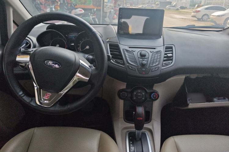 Used Ford Fiesta 2013 Sedan 1.5L Automatic Fashion Edition Center Console