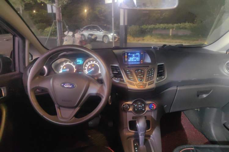 Used Ford Fiesta 2013 Hatchback 1.5L Automatic Fashion Edition Center Console