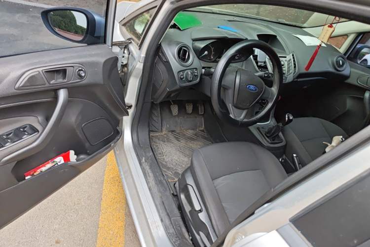 Used Ford Fiesta 2013 Sedan 1.5L Manual Fashion Edition Driver Seat