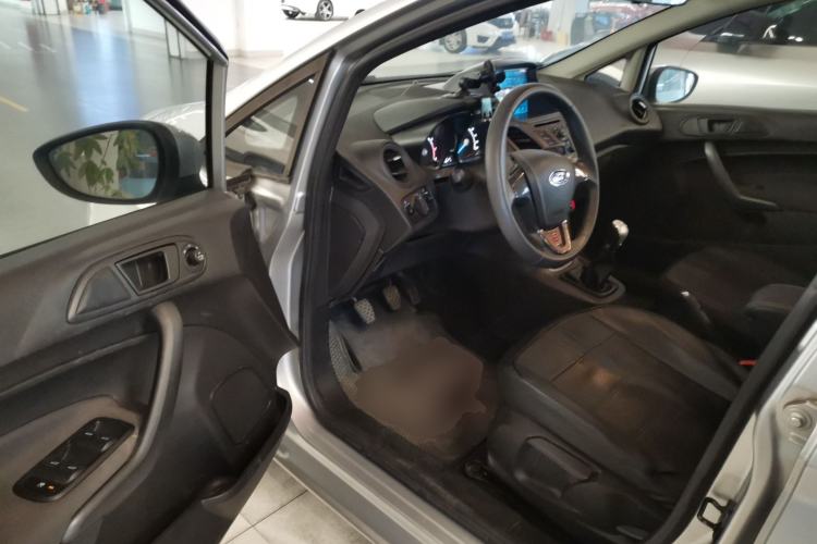 Used Ford Fiesta 2013 Sedan 1.5L Manual Fashion Edition Driver Seat