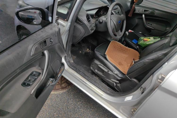 Used Ford Fiesta 2013 Sedan 1.5L Manual Fashion Edition Driver Seat