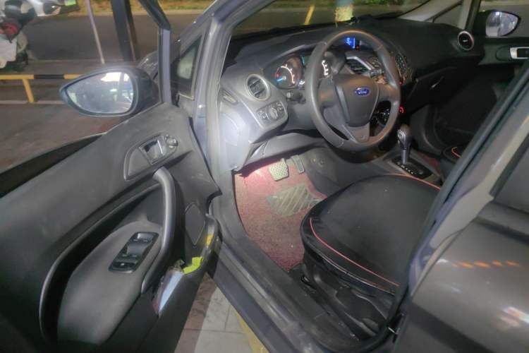 Used Ford Fiesta 2013 Hatchback 1.5L Automatic Fashion Edition Driver Seat