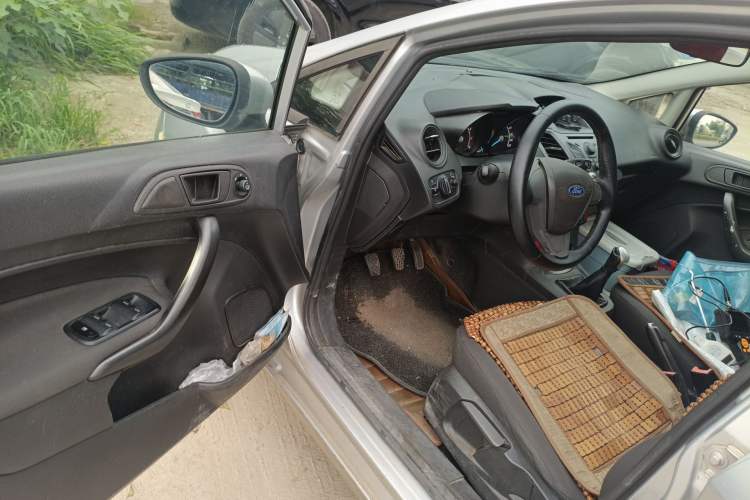 Used Ford Fiesta 2013 Sedan 1.5L Manual Fashion Edition Driver Seat