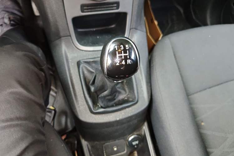 Used Ford Fiesta 2013 Sedan 1.5L Manual Fashion Edition Gear Lever