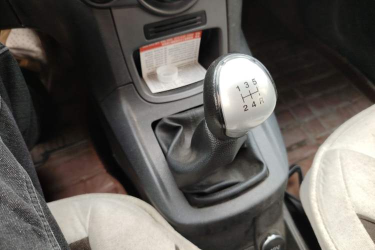 Used Ford Fiesta 2013 Hatchback 1.5L Manual Fashion Edition Gear Lever