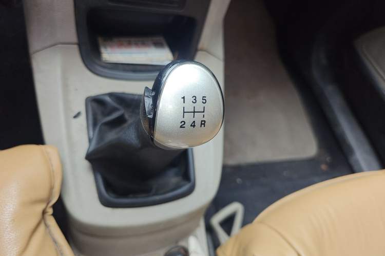 Used Ford Fiesta 2013 Sedan 1.5L Manual Fashion Edition Gear Lever