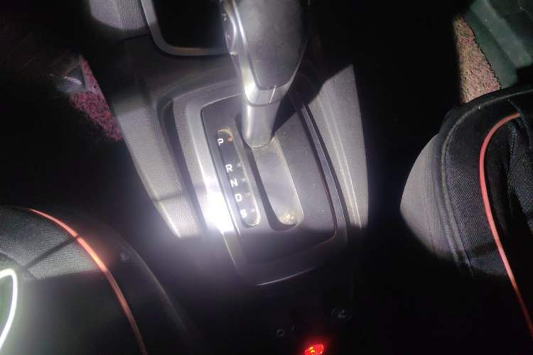 Used Ford Fiesta 2013 Hatchback 1.5L Automatic Fashion Edition Gear Lever