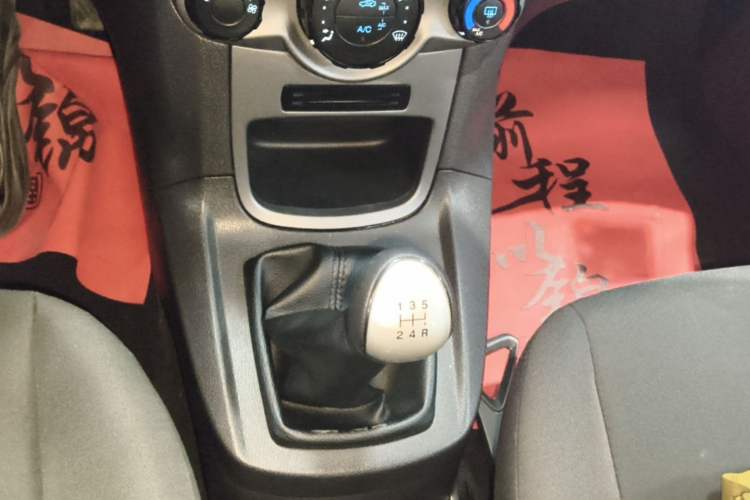 Used Ford Fiesta 2013 Hatchback 1.5L Manual Fashion Edition Gear Lever