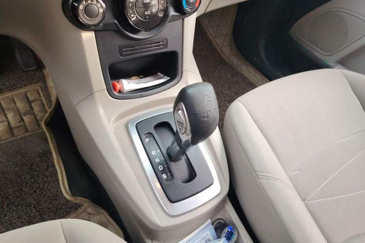 Used Ford Fiesta 2013 Sedan 1.5L Automatic Fashion Edition Gear Lever
