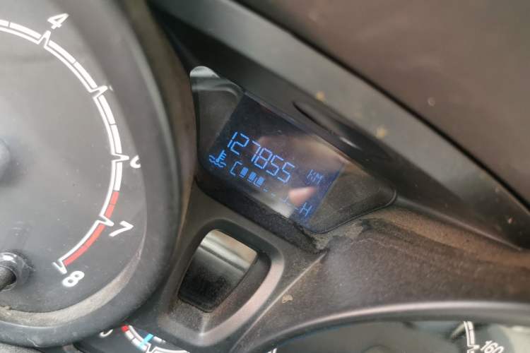 Used Ford Fiesta 2013 Sedan 1.5L Manual Fashion Edition Odometer Close Up