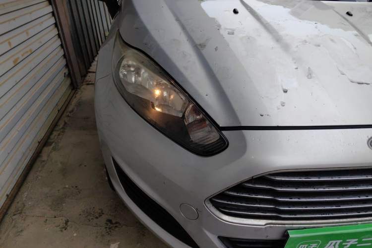 Used Ford Fiesta 2013 Sedan 1.5L Manual Fashion Edition Right Front Headlight