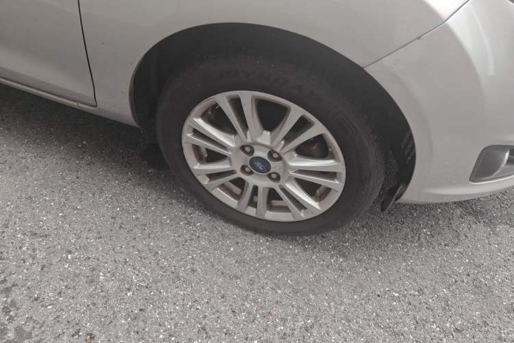 Used Ford Fiesta 2013 Sedan 1.5L Automatic Fashion Edition Right Front Wheel Hub