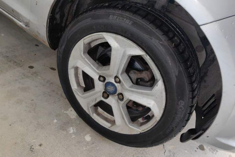 Used Ford Fiesta 2013 Sedan 1.5L Manual Fashion Edition Right Front Wheel Hub
