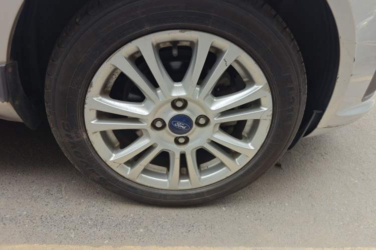 Used Ford Fiesta 2013 Sedan 1.5L Manual Fashion Edition Right Front Wheel Hub