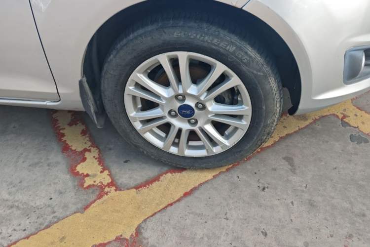 Used Ford Fiesta 2013 Sedan 1.5L Automatic Fashion Edition Right Front Wheel Hub