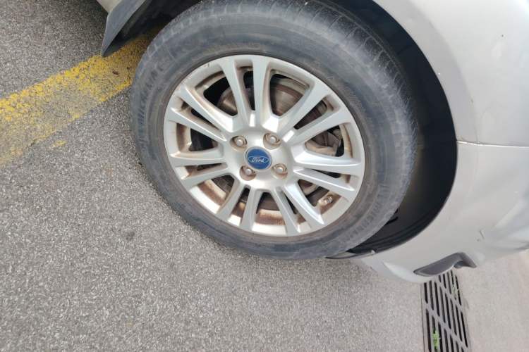 Used Ford Fiesta 2013 Sedan 1.5L Automatic Fashion Edition Right Front Wheel Hub