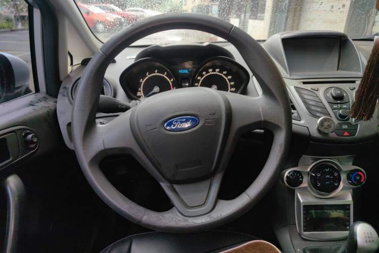 Used Ford Fiesta 2013 Sedan 1.5L Manual Fashion Edition Steering Wheel