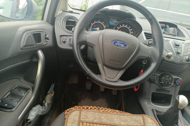 Used Ford Fiesta 2013 Sedan 1.5L Manual Fashion Edition Steering Wheel