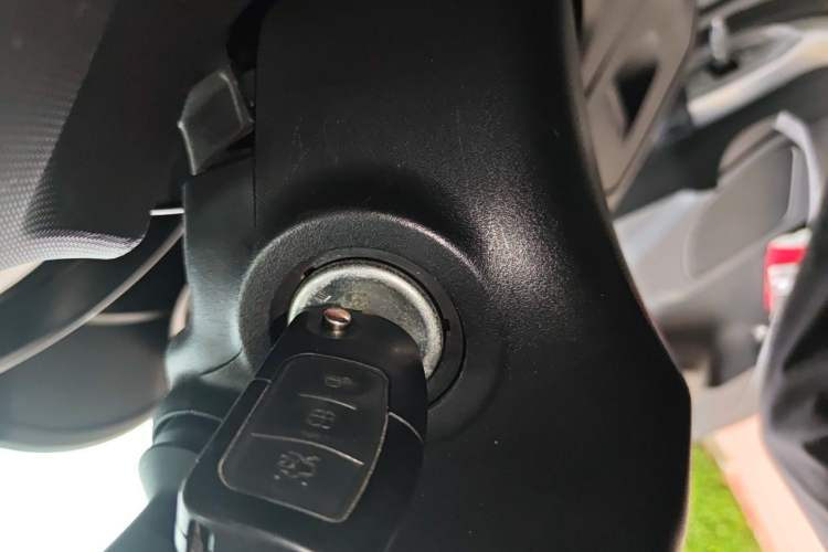 Used Ford Fiesta 2013 Sedan 1.5L Manual Fashion Edition Vehicle Key