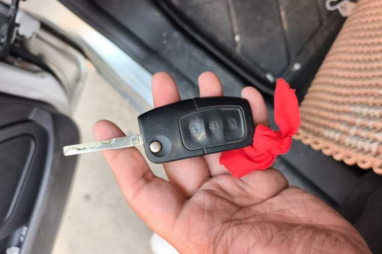 Used Ford Fiesta 2013 Sedan 1.5L Manual Fashion Edition Vehicle Key