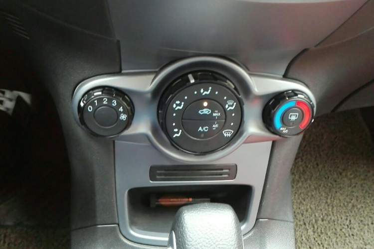Used Ford Fiesta 2013 Hatchback 1.5L Automatic Fashion Edition AC Panel