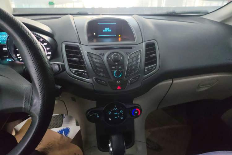 Used Ford Fiesta 2013 Sedan 1.5L Automatic Fashion Edition Audio And AC Panel