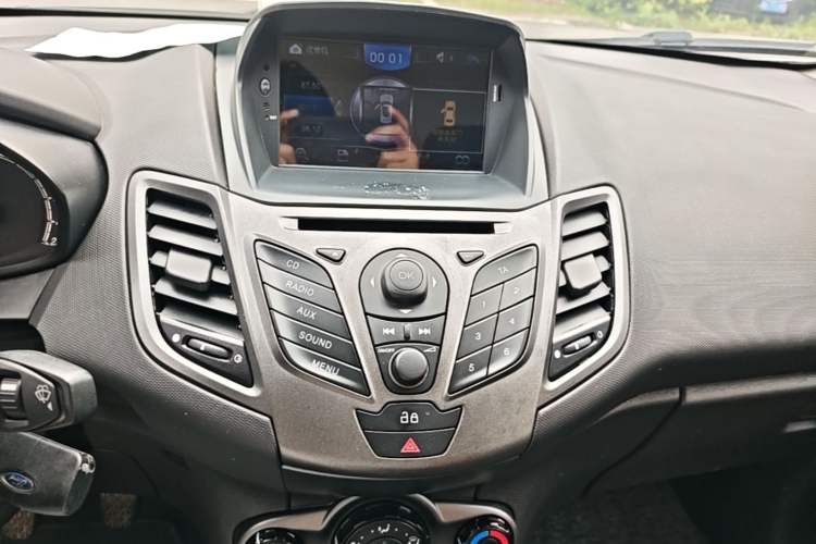 Used Ford Fiesta 2013 Sedan 1.5L Manual Fashion Edition Audio And AC Panel