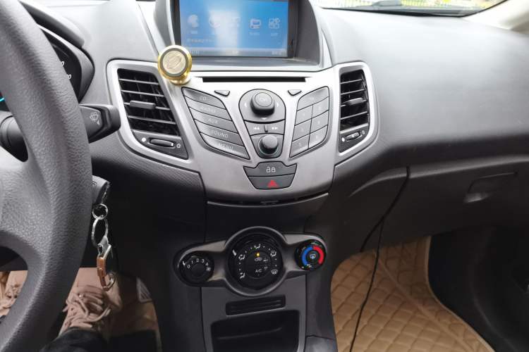 Used Ford Fiesta 2013 Sedan 1.5L Manual Fashion Edition Audio And AC Panel