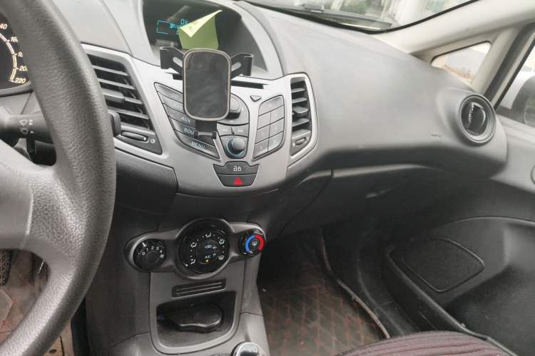 Used Ford Fiesta 2013 Hatchback 1.5L Manual Fashion Edition Audio And AC Panel