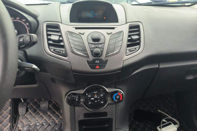 Used Ford Fiesta 2013 Sedan 1.5L Manual Fashion Edition Audio And AC Panel