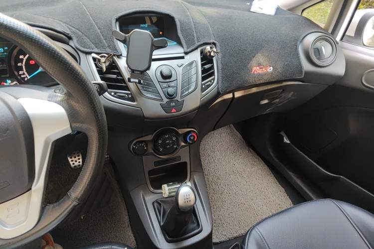 Used Ford Fiesta 2013 Sedan 1.5L Manual Fashion Edition Audio And AC Panel