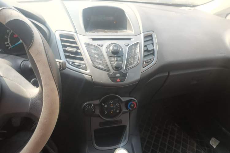 Used Ford Fiesta 2013 Sedan 1.5L Manual Fashion Edition Audio And AC Panel