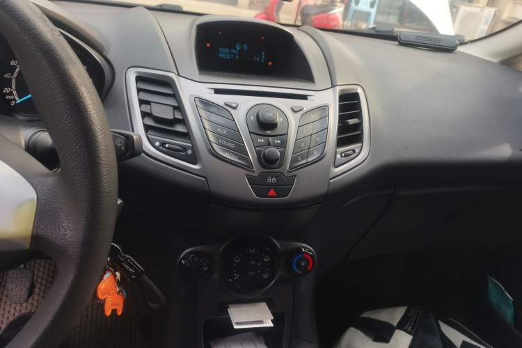 Used Ford Fiesta 2013 Sedan 1.5L Manual Fashion Edition Audio And AC Panel
